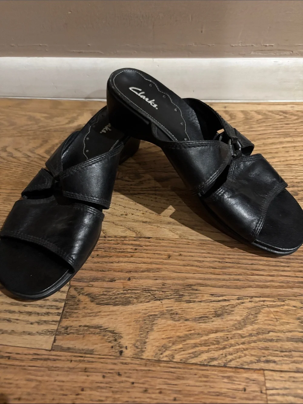 Clarks Black Leather Slip-On Slide Mules/Sandals, Sz 8W EXCELLENT CONDITION